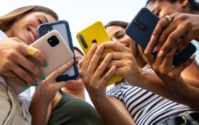 Jaki telefon do 800 zł kupić? Ranking smartfon&oacute;w 2026